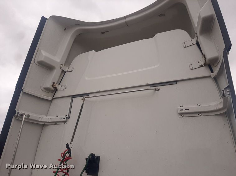 image for item DO3141 2016 Western Star 5700  semi truck