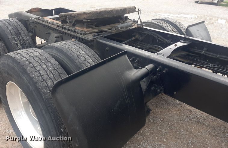 image for item DO3141 2016 Western Star 5700  semi truck