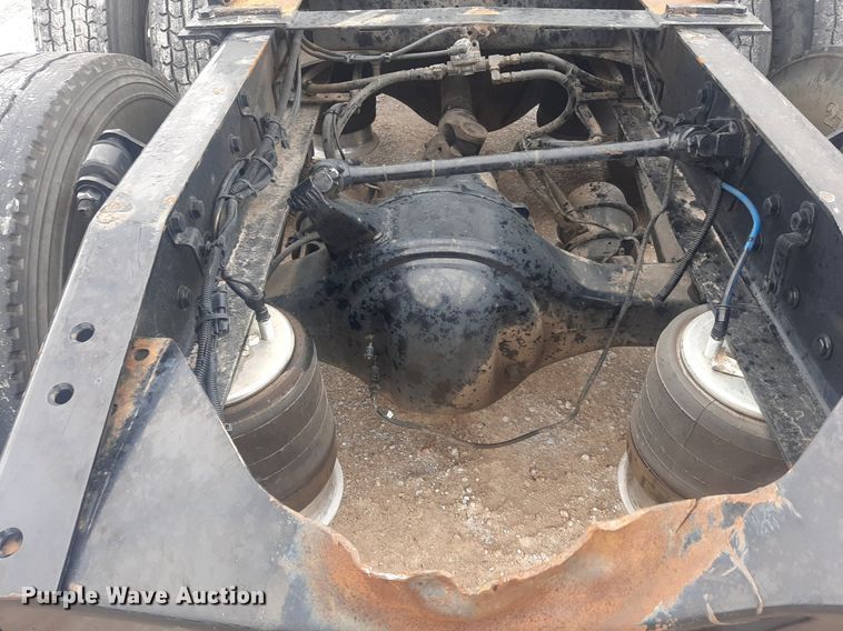 image for item DO3141 2016 Western Star 5700  semi truck