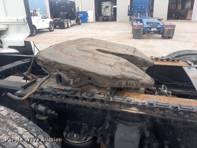 image for item DO3141 2016 Western Star 5700  semi truck