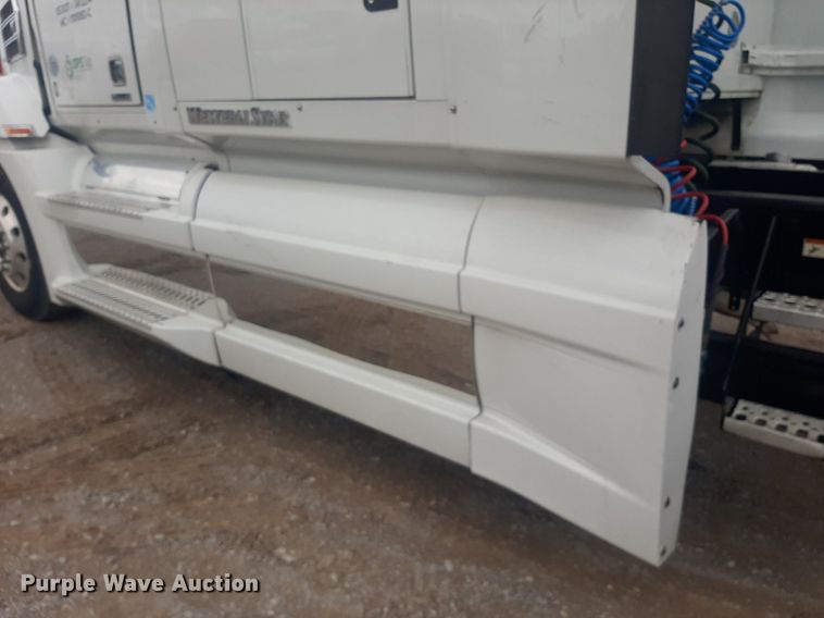 image for item DO3141 2016 Western Star 5700  semi truck