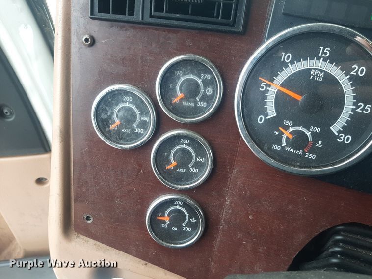 image for item DO3141 2016 Western Star 5700  semi truck