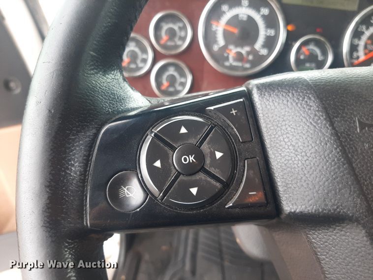 image for item DO3141 2016 Western Star 5700  semi truck