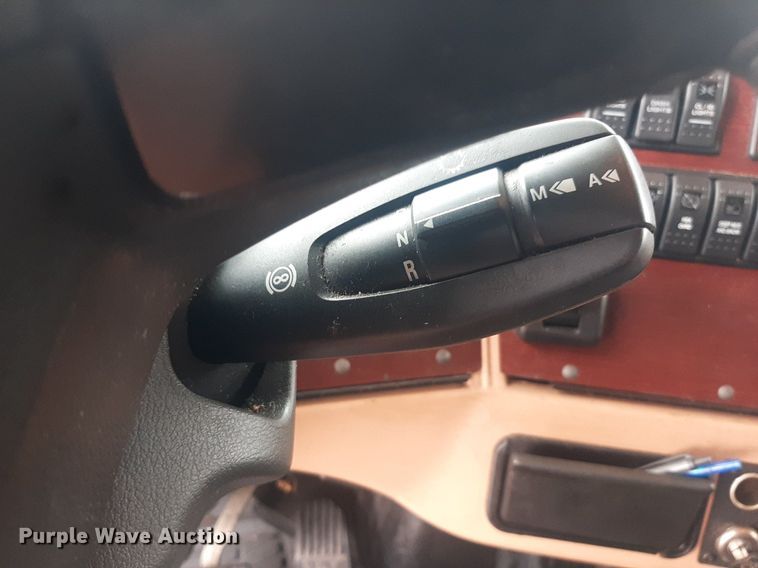 image for item DO3141 2016 Western Star 5700  semi truck