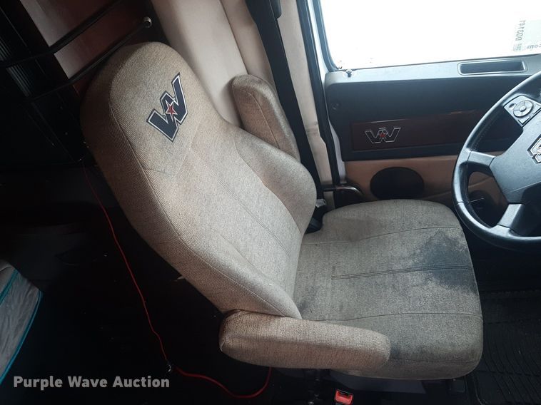 image for item DO3141 2016 Western Star 5700  semi truck