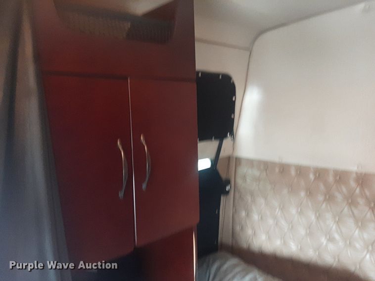 image for item DO3141 2016 Western Star 5700  semi truck