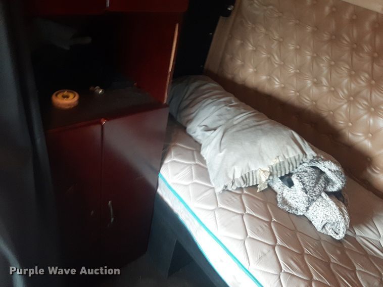 image for item DO3141 2016 Western Star 5700  semi truck