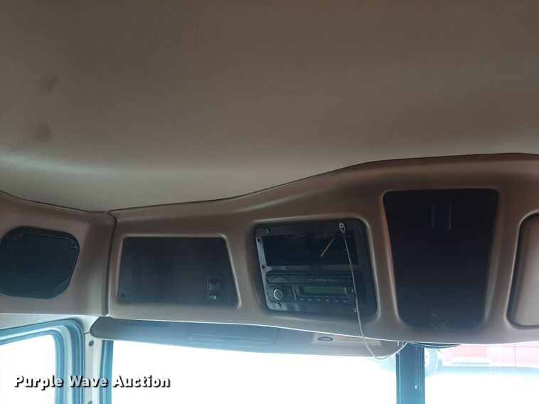 image for item DO3141 2016 Western Star 5700  semi truck