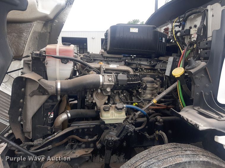 image for item DO3141 2016 Western Star 5700  semi truck