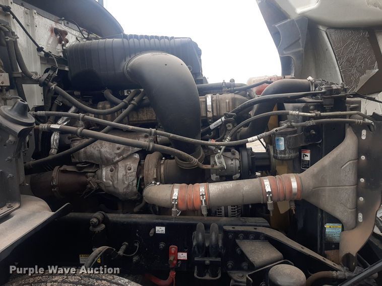 image for item DO3141 2016 Western Star 5700  semi truck