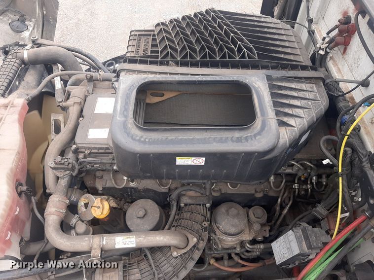 image for item DO3141 2016 Western Star 5700  semi truck