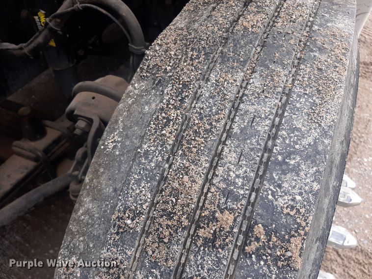 image for item DO3141 2016 Western Star 5700  semi truck