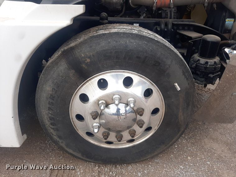 image for item DO3141 2016 Western Star 5700  semi truck