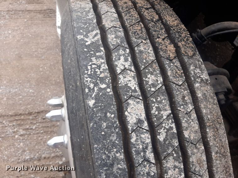 image for item DO3141 2016 Western Star 5700  semi truck