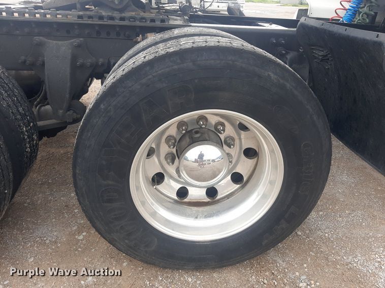 image for item DO3141 2016 Western Star 5700  semi truck