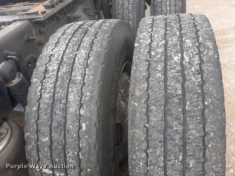 image for item DO3141 2016 Western Star 5700  semi truck