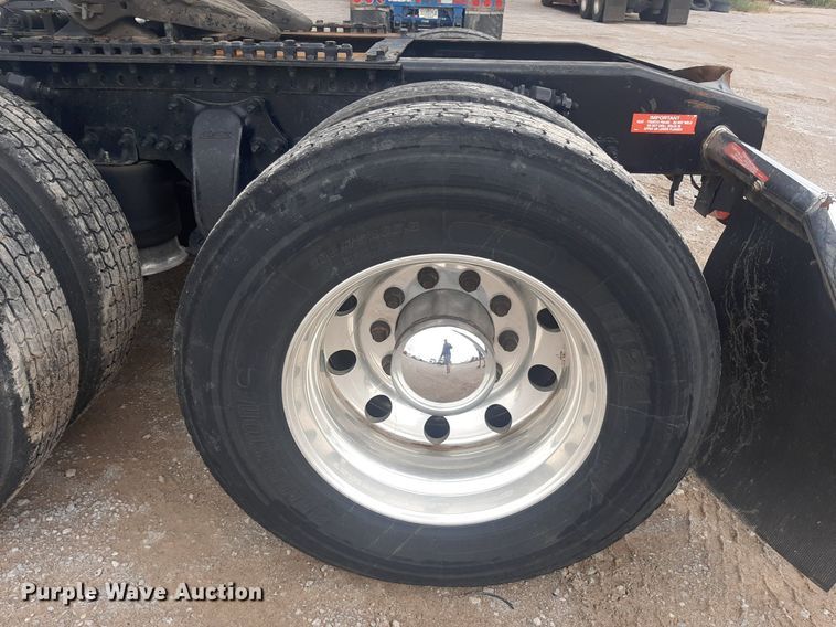 image for item DO3141 2016 Western Star 5700  semi truck