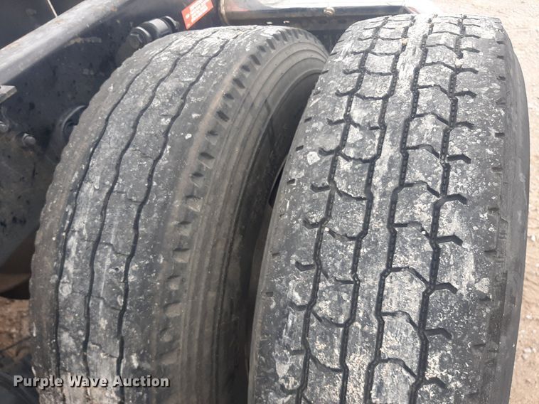 image for item DO3141 2016 Western Star 5700  semi truck