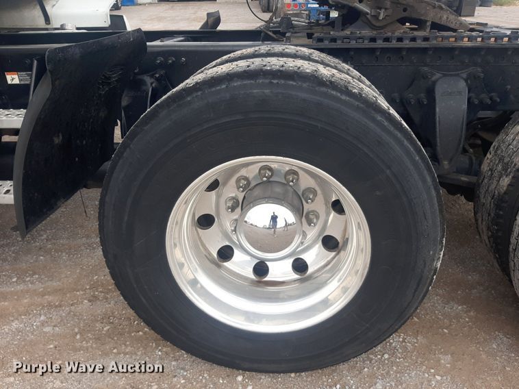 image for item DO3141 2016 Western Star 5700  semi truck