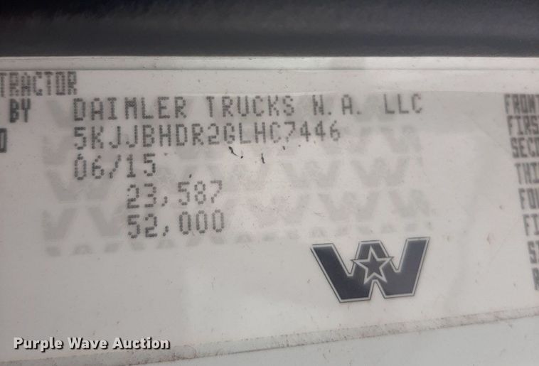 image for item DO3141 2016 Western Star 5700  semi truck
