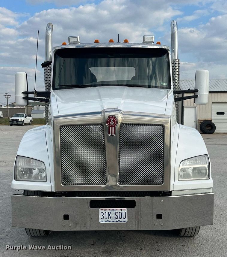 image for item DP2099 2015 Kenworth T880  semi truck