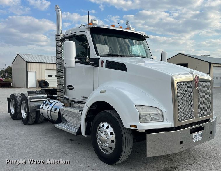 image for item DP2099 2015 Kenworth T880  semi truck
