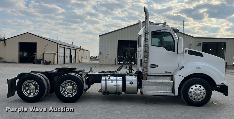 image for item DP2099 2015 Kenworth T880  semi truck