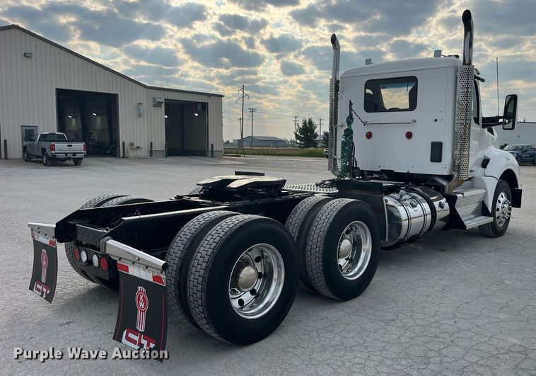 image for item DP2099 2015 Kenworth T880  semi truck