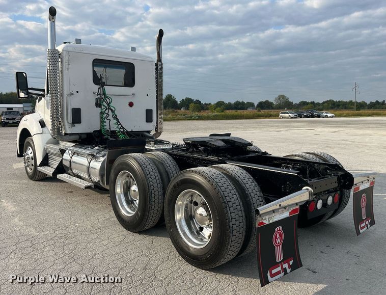 image for item DP2099 2015 Kenworth T880  semi truck