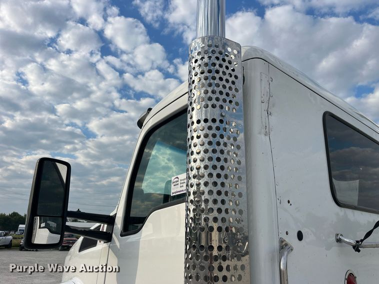 image for item DP2099 2015 Kenworth T880  semi truck