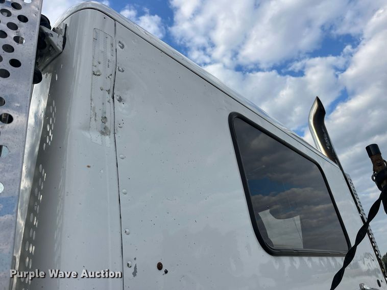 image for item DP2099 2015 Kenworth T880  semi truck