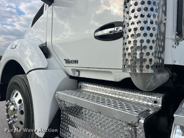 image for item DP2099 2015 Kenworth T880  semi truck