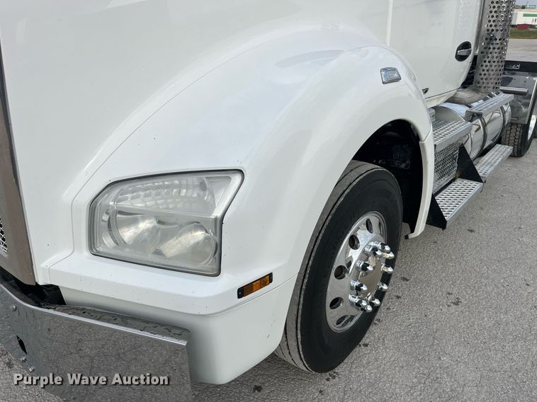 image for item DP2099 2015 Kenworth T880  semi truck