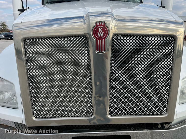 image for item DP2099 2015 Kenworth T880  semi truck