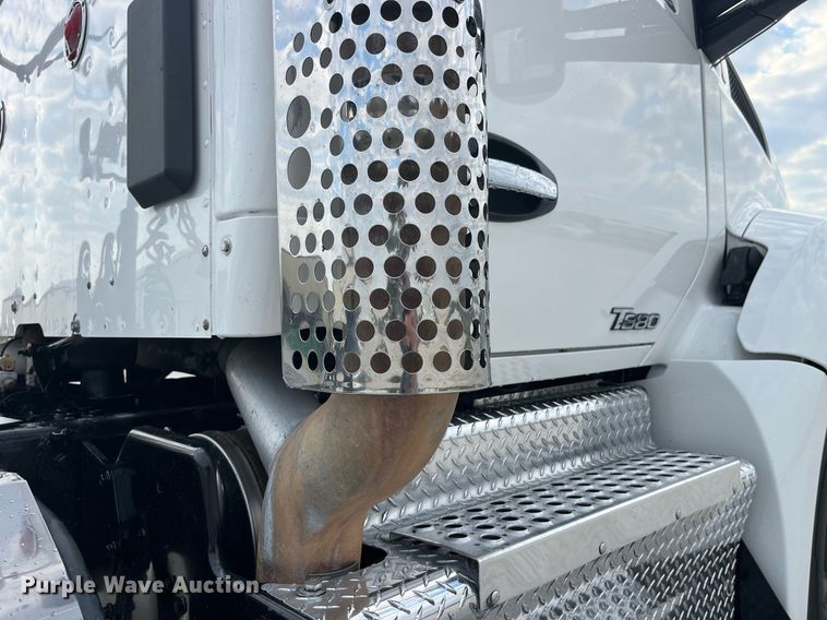 image for item DP2099 2015 Kenworth T880  semi truck
