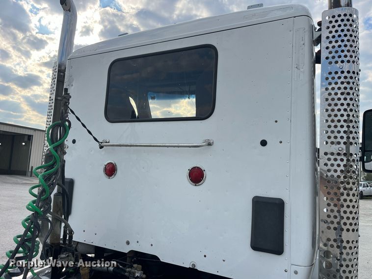 image for item DP2099 2015 Kenworth T880  semi truck
