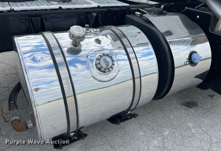 image for item DP2099 2015 Kenworth T880  semi truck