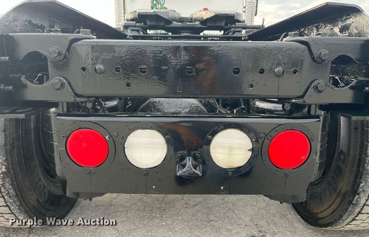 image for item DP2099 2015 Kenworth T880  semi truck