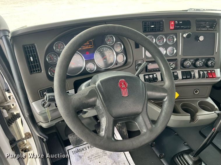 image for item DP2099 2015 Kenworth T880  semi truck