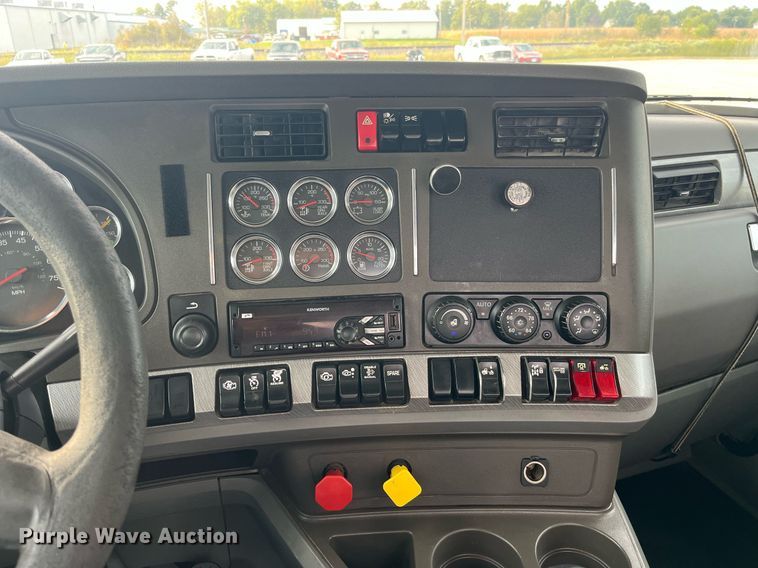 image for item DP2099 2015 Kenworth T880  semi truck