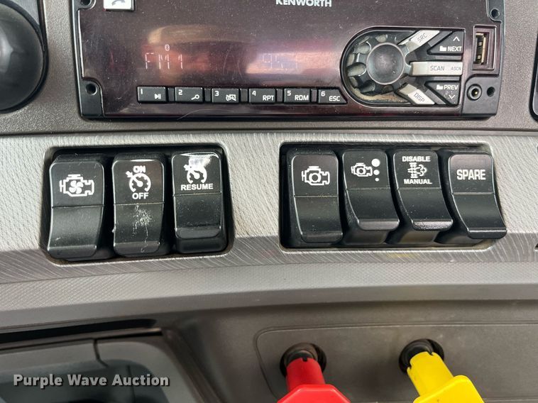 image for item DP2099 2015 Kenworth T880  semi truck