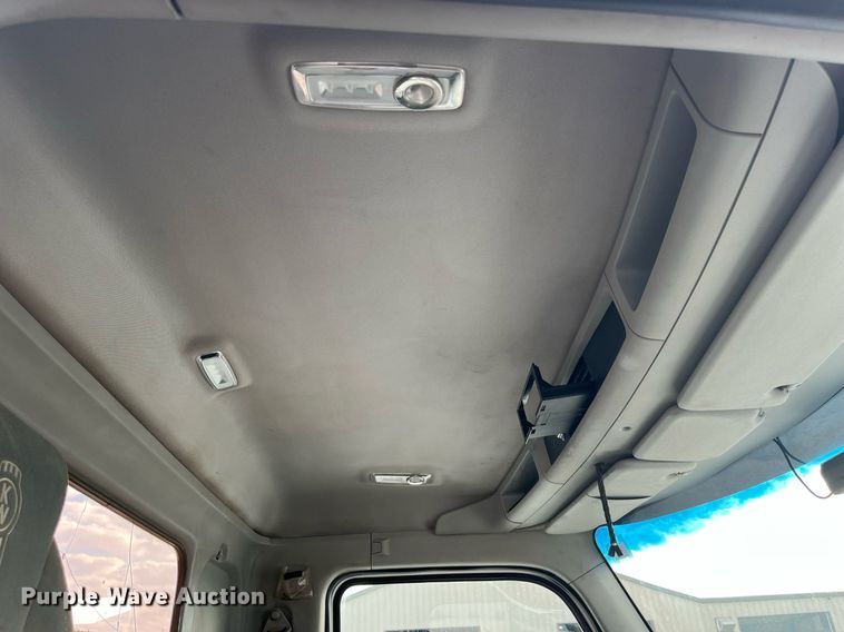 image for item DP2099 2015 Kenworth T880  semi truck