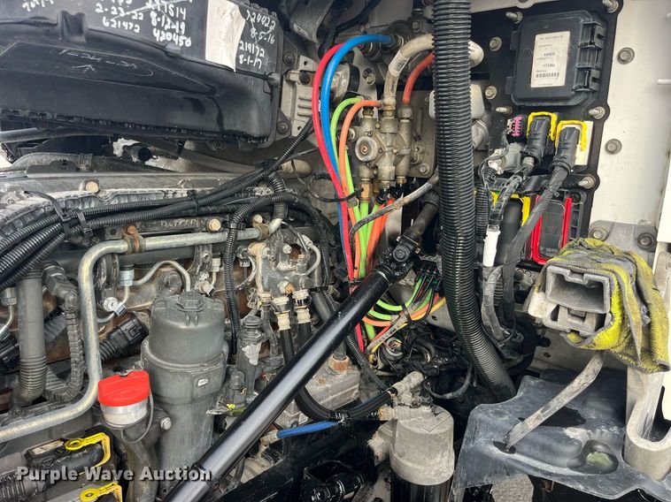 image for item DP2099 2015 Kenworth T880  semi truck