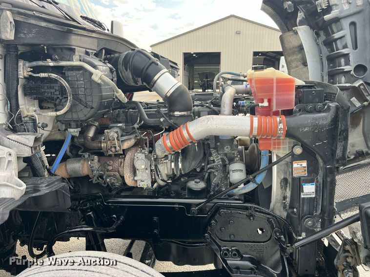 image for item DP2099 2015 Kenworth T880  semi truck