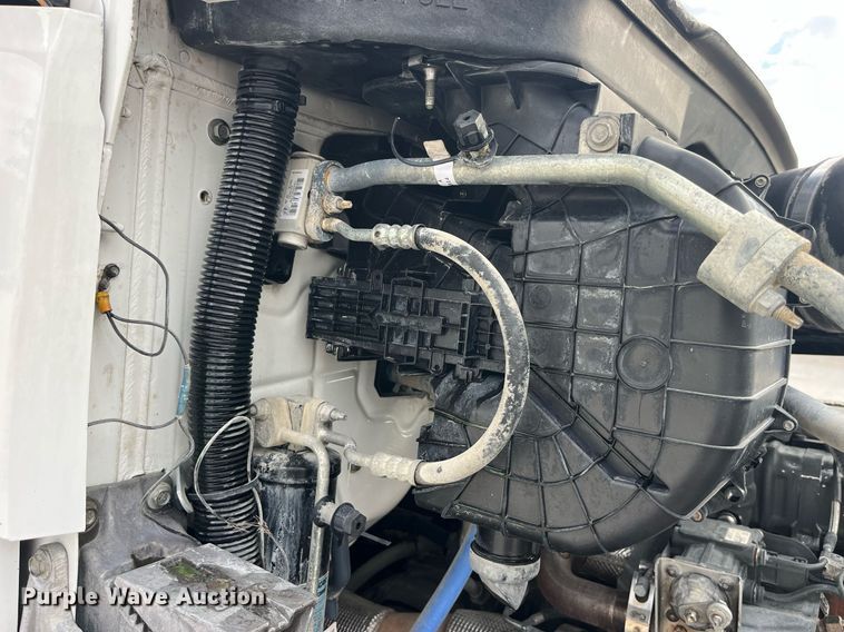 image for item DP2099 2015 Kenworth T880  semi truck