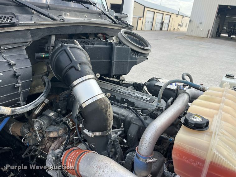 image for item DP2099 2015 Kenworth T880  semi truck