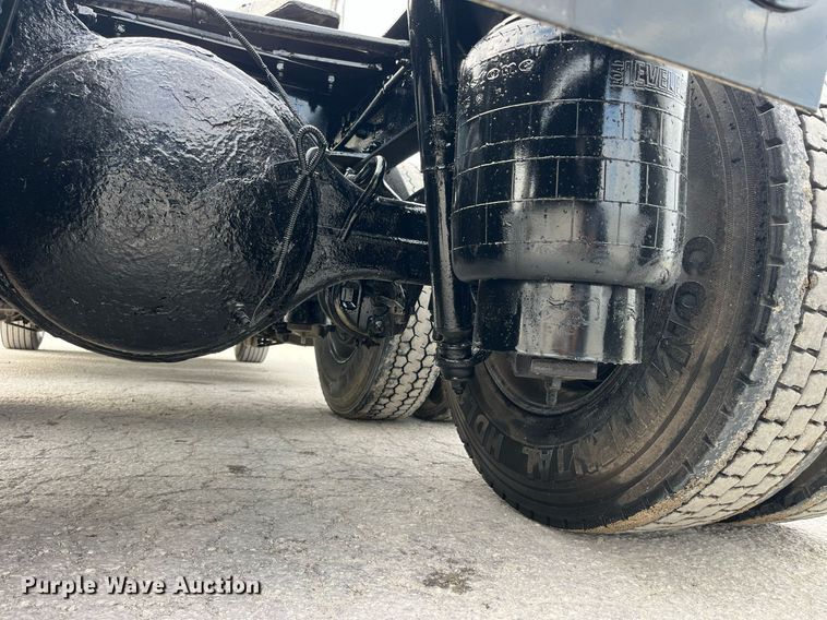 image for item DP2099 2015 Kenworth T880  semi truck