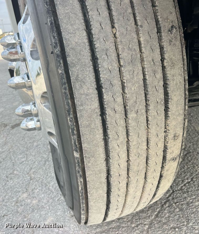 image for item DP2099 2015 Kenworth T880  semi truck