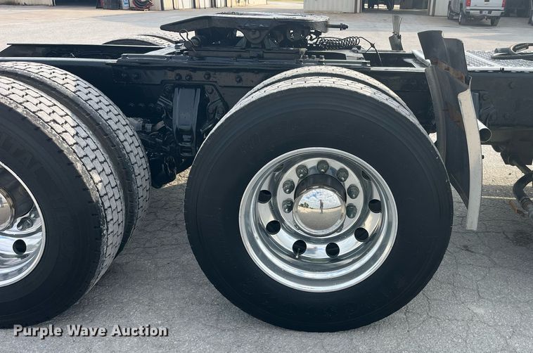 image for item DP2099 2015 Kenworth T880  semi truck