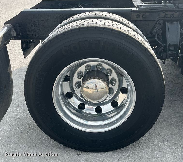 image for item DP2099 2015 Kenworth T880  semi truck